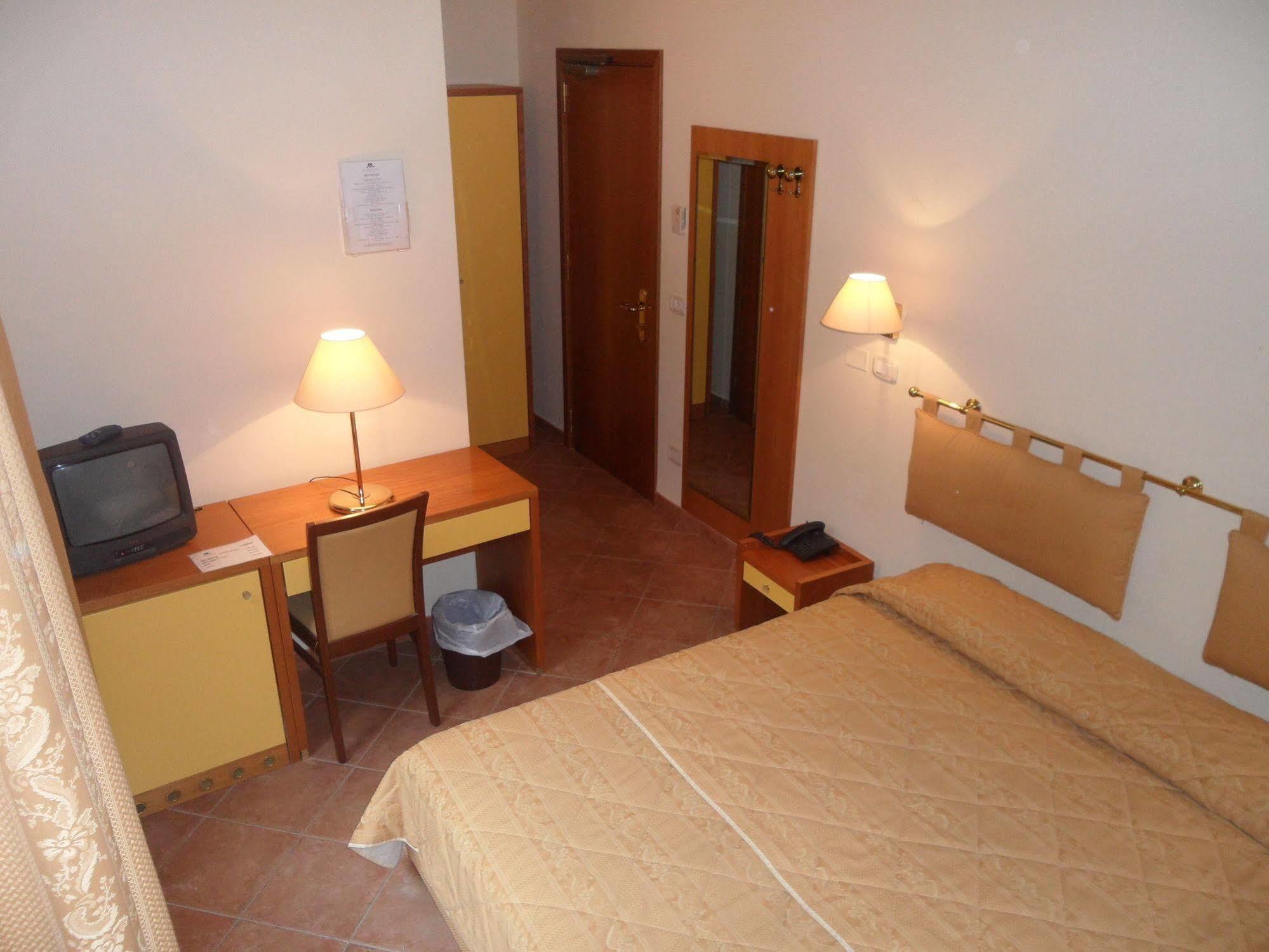 Hotel La Vedetta Livorno Dış mekan fotoğraf